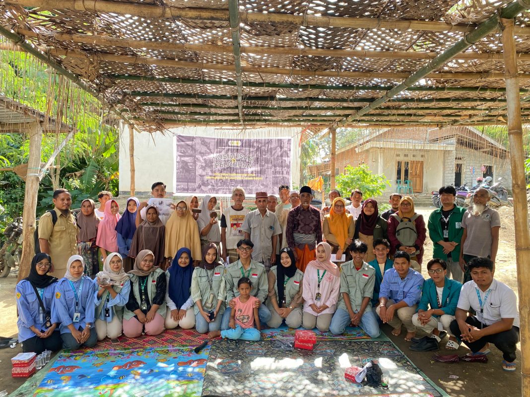 KKN PMD Unram Desa Sengkol 2 Mengadakan Sosialisasi Pembuatan Urea Molasses Block di Dusun Loang Landak, Desa Sengkol, Kec. Pujut, Kab. Lombok Tengah (5/8/2025).