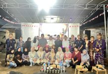 Foto bersama dalam Acara Launching Video Profile Desa bersama kepala desa dan masyarakat Desa Kesik di Aula Mushola Dusun Sungkit, Desa Kesik, Kecamatan Masbagik, Kabupaten Lombok Timur (21/08/2025)