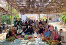 Mahasiswa Kuliah Kerja Nyata (KKN) PMD Universitas Mataram Sukses Menyelenggarakan Workshop Pemanfaatan Limbah Dapur menjadi Produk Bernilai Jual di Dusun Loang Landak, Desa Sengkol, Kecamatan Pujut, Kabupaten Lombok Tengah (15/08/2025).
