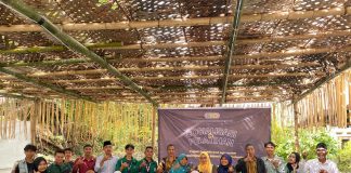 Mahasiswa KKN PMD Unram Desa Sengkol 2 menggelar sosialisasi pembuatan pupuk organik dari kotoran ternak dengan bioaktivator Agrozyme di Dusun Loang Landak, Desa Sengkol, Kecamatan Pujut, Kabupaten Lombok Tengah (29/07/2025).